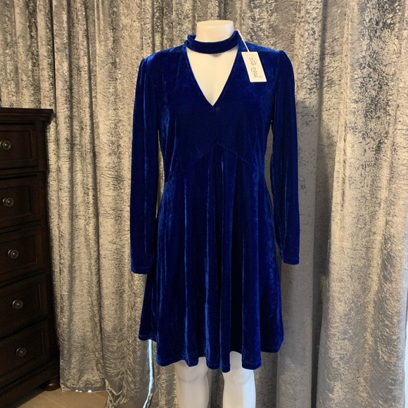 Dresses & Skirts - NWT Blue Velvet Dress 💙
